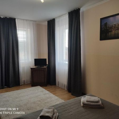 Apartments Domovik On Beregovskaya 3 Mukacheve Luaran gambar