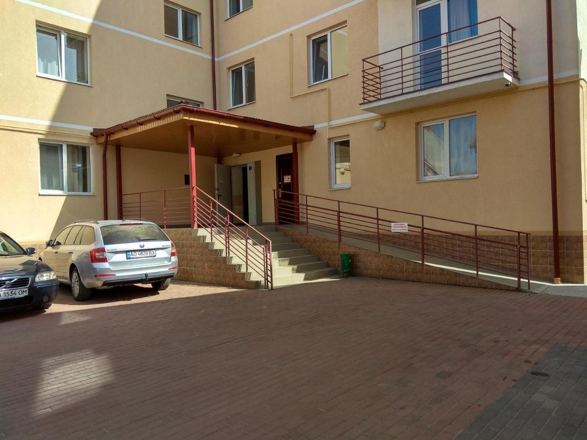 Apartments Domovik On Beregovskaya 3 Mukacheve Luaran gambar