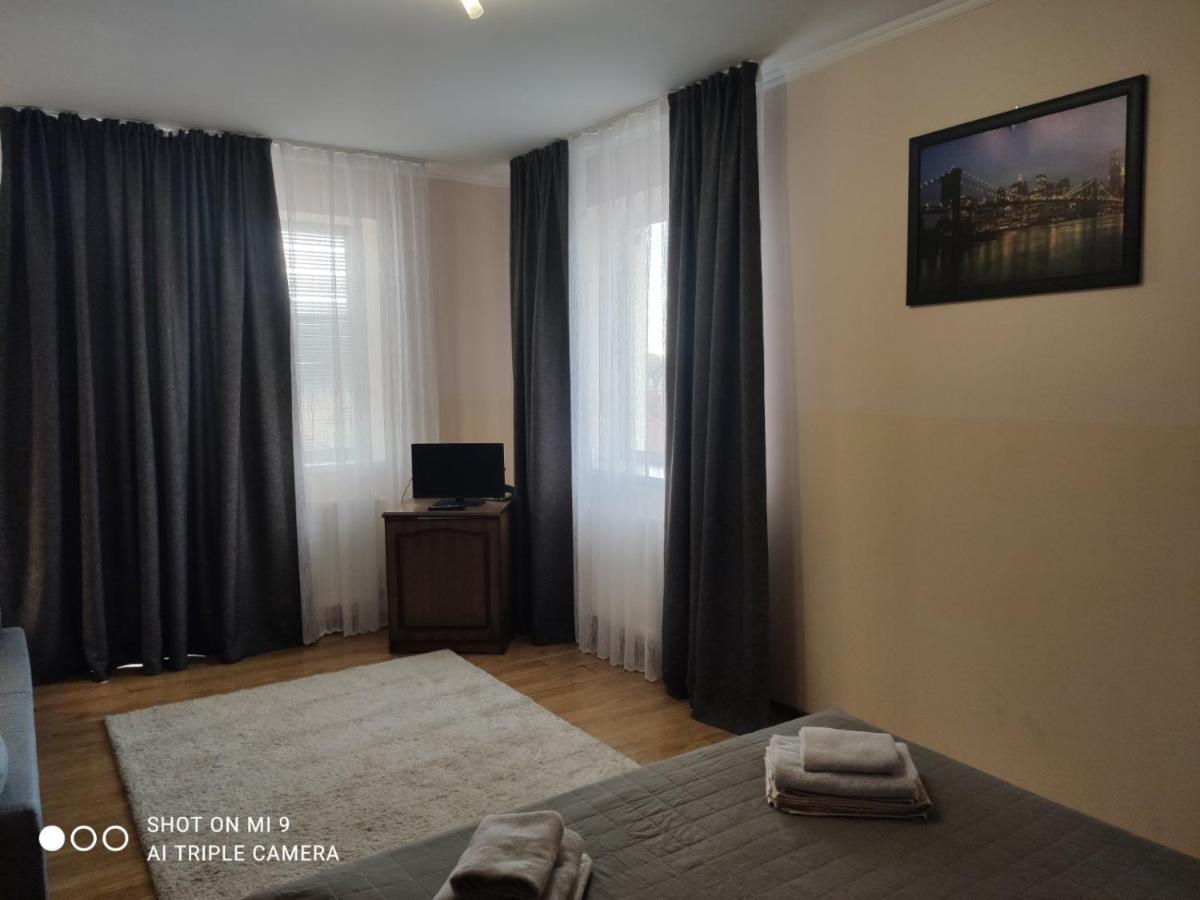 Apartments Domovik On Beregovskaya 3 Mukacheve Luaran gambar
