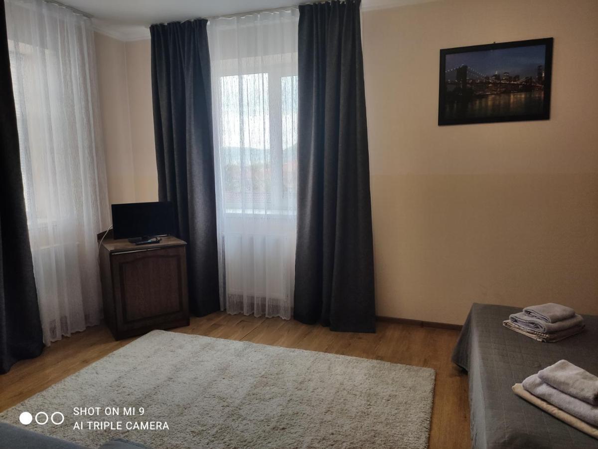Apartments Domovik On Beregovskaya 3 Mukacheve Luaran gambar