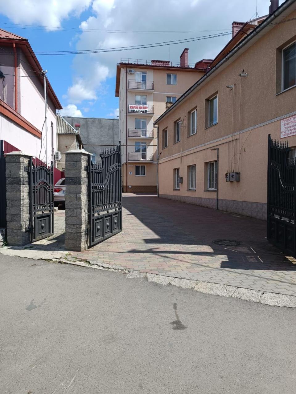Apartments Domovik On Beregovskaya 3 Mukacheve Luaran gambar